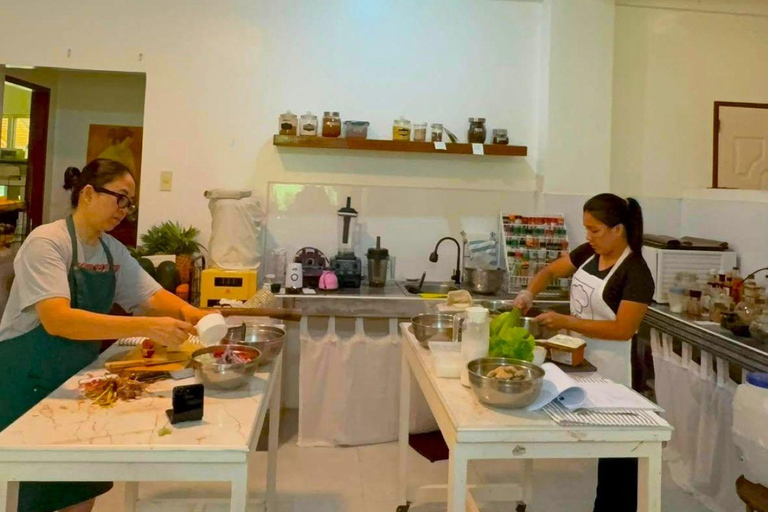 Puerto Princesa: Vegan Experience Cooking Class with YOGA