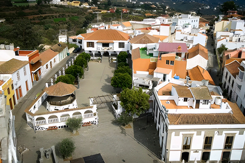 From the south and Las Palmas to: Santa Brígida, San Mateo and Teror Markets. Spanish Market Tour