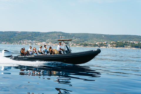 Split: Blaue Lagune und 3 Inseln Speedboat Tour mit Mittagessen