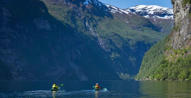 Kayak sur le Geirangerfjord face aux cascades