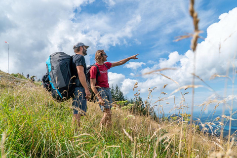 圣吉尔根：沃尔夫冈湖上双人滑翔伞飞行圣吉尔根：双人滑翔伞飞行，俯瞰沃尔夫冈湖