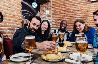 Madrid: Lokale Tapas-Foodtour mit spanischem Wein