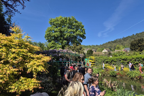 Giverny: Monet House Tickets With Garden Guided Tour Monet House Skip The Line With Garden Tour - Standard Group