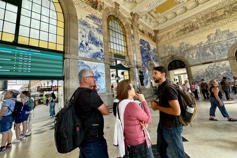 Porto: Private Walking Tour with Portuguese Tasting
