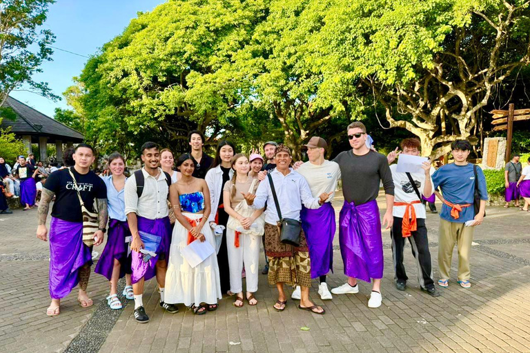 Guide, Uluwatu Temple Entry Ticket with Kecak Dance Show Guide Only (no ticket included )
