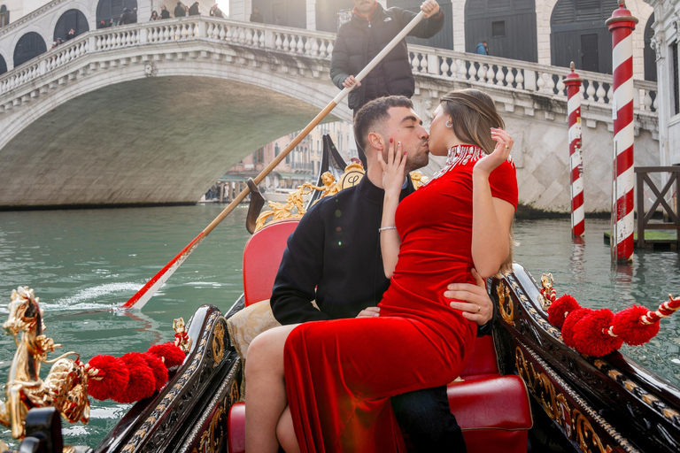 Venice With Professional Photographer Express Photoshoot in Rialto