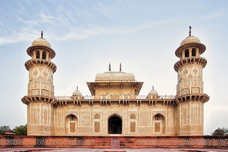 Z Delhi: odwiedź Taj Mahal podczas wycieczki o zachodzie słońca i AgraSamochód z kierowcą i prywatnym przewodnikiem