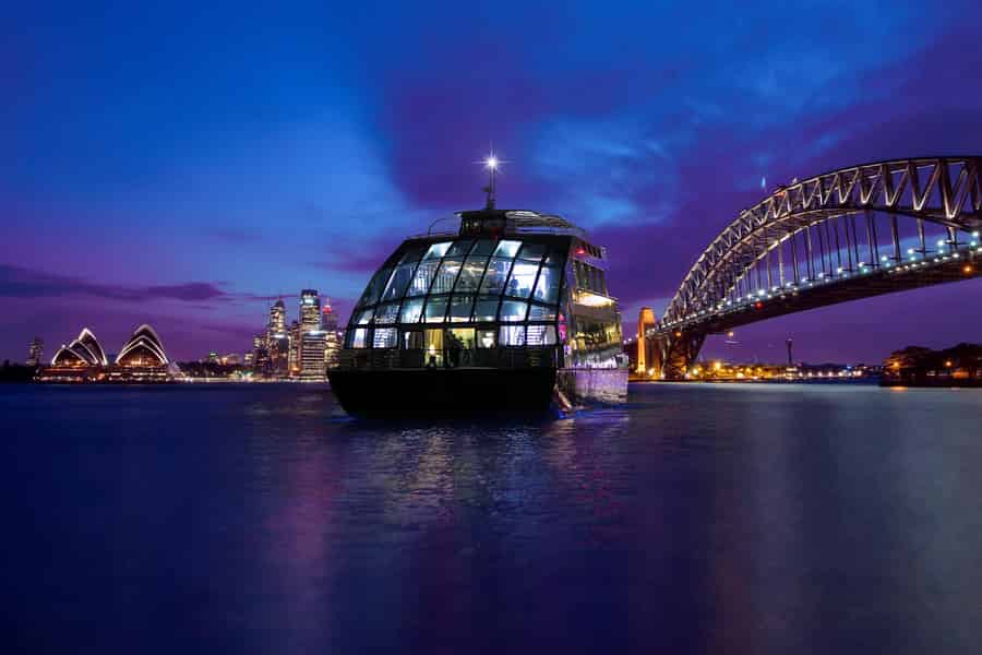 Sydney Harbour: Glass Boat Signature Dinner Cruise. Foto: GetYourGuide Sydney Harbour: Glass Boat Signature Dinner Cruise. Foto: GetYourGuide