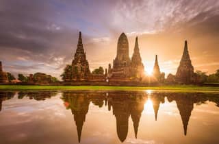 Ab Bangkok: Ayutthaya-Tempel bei Nacht & Markt mit Snacks