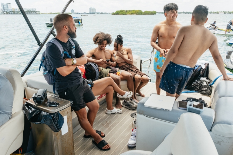 Miami: Jetski & Bootsfahrt in der Bucht60-Minuten mit 2 Jet Skis für 4 Personen: Alle Gebühren inbegriffen