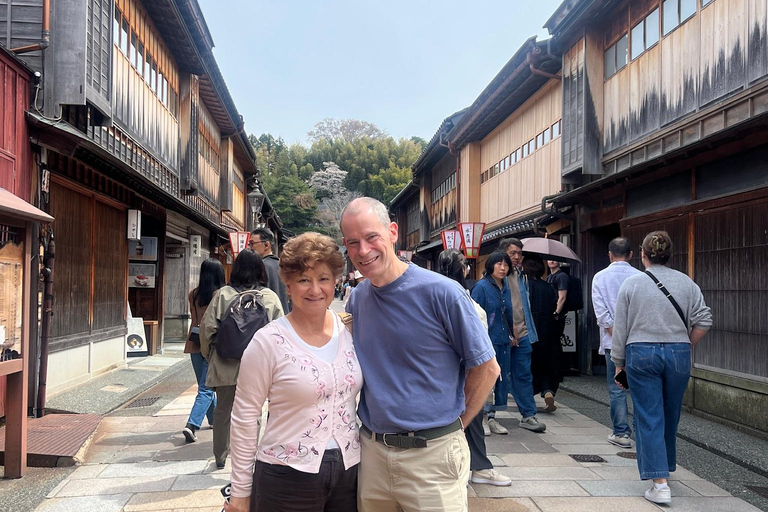 Kanazawa:Gold Leaf Experience, Geisha District & Matcha Tour