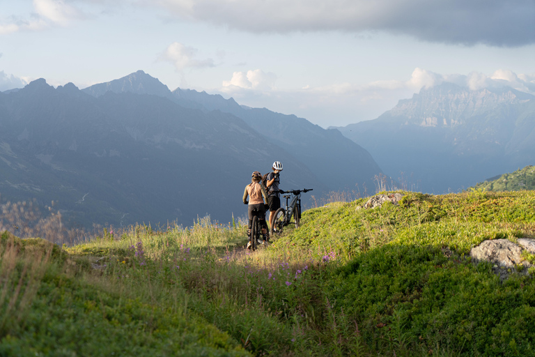 Point of view on the glaciers of Chamonix by ebike Points de vues sur les glaciers de Chamonix