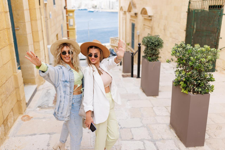 Valletta: Private Photoshoot in Old Town, Harbour & Gardens Standard: 20 photos | 30 mins