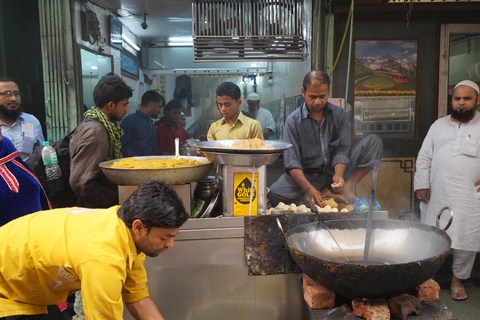 Delhi : Traditional Food tour with Guide and Transportation