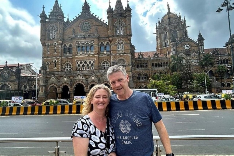 Visita turística de día completo y visita al barrio marginal de DharaviSepara las visitas turísticas icónicas de Bombay con los traslados al hotel