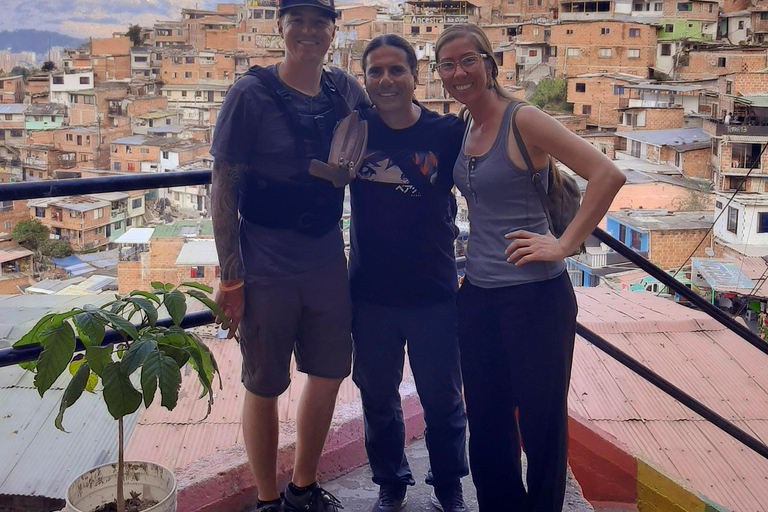 Medellín Comuna 13 Tour, Premium Experience Comuna 13 Medellín Tour, Premium Experience