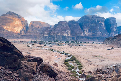 Wadi Rum: Half-day 4x4 Tour with Sandboarding and Canyons
