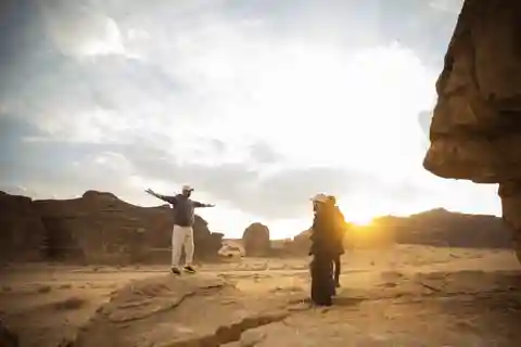 Alula: Sonnenuntergangswanderung im Sharaan-Reservat mit lokalem Guide