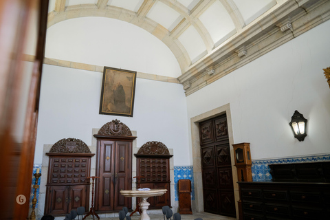 “Porto: Fado Show with Guided Tour in a Historic Monastery”