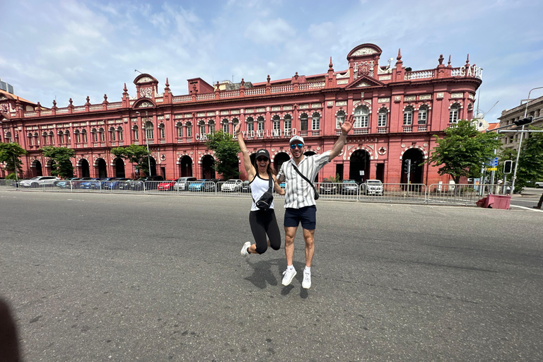 Colombo: Private Tuk-Tuk City Tour with Guide & Tickets Colombo: Private Tuk-Tuk Tour & Authentic Ceylon Tea Tasting