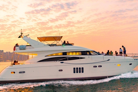 Tour de la côte de Dubaï en yacht + BBQ ou pique-nique et guide virtuelVisite du yacht de luxe de Dubaï - Visite de 2 heures avec petit-déjeuner