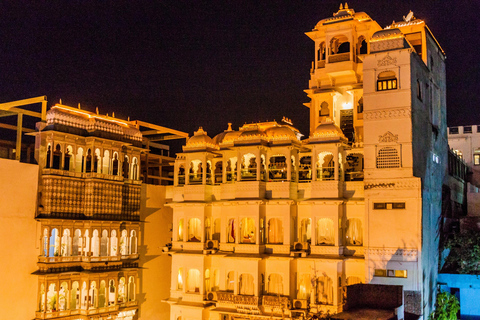 Udaipur: Stadspaleis, Jagdish Tempel en Lake Pichola Tour