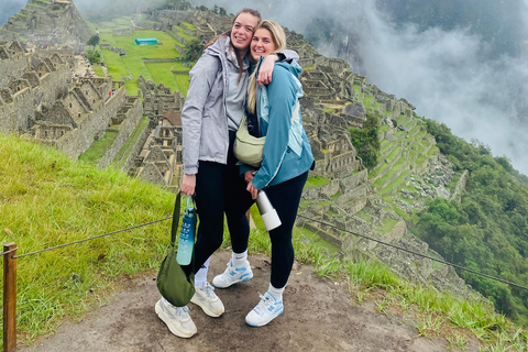 From Aguas Calientes: Machu Picchu guided tour with tickets