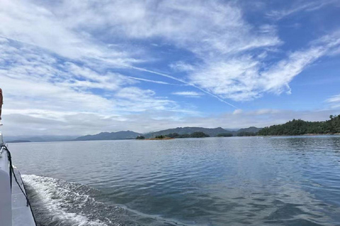 Huangshan: tour in barca sul lago Qiandao con passaggio in hotel