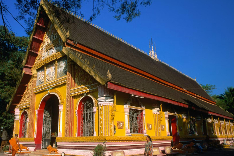 Vientiane: 100% Private & Personalized City Tour with Car