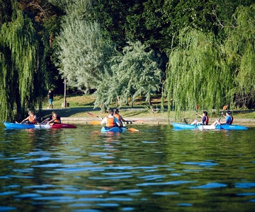 Bucarest: Tour guidato in kayak nel Parco Herastrau