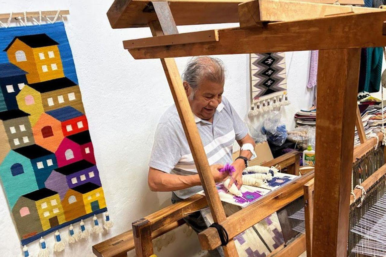 Quito Historic Center: Poncho Museum & Finger Painting Workshop & Souvenir Quito's Historic Center: Poncho Museum, Finger Painting Workshop, and Souvenir