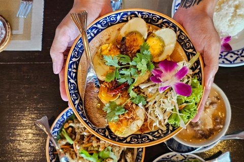 Ayutthaya: Woks and Wats Food Tour with 14+ Tastings