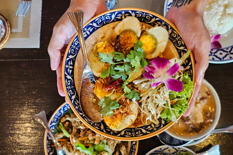 Ayutthaya: Woks and Wats Food Tour with 14+ Tastings