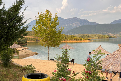 Passeio de quadriciclo pelas colinas de Tirana e pelo lago Cerkeze