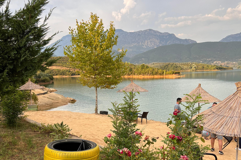 Passeio de quadriciclo pelas colinas de Tirana e pelo lago Cerkeze