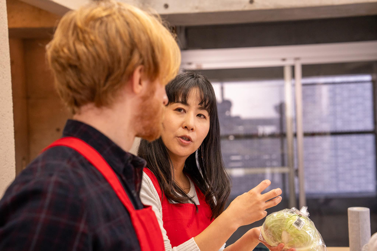 Osaka : Cours de cuisine et dégustation de saké avec visite du marché local
