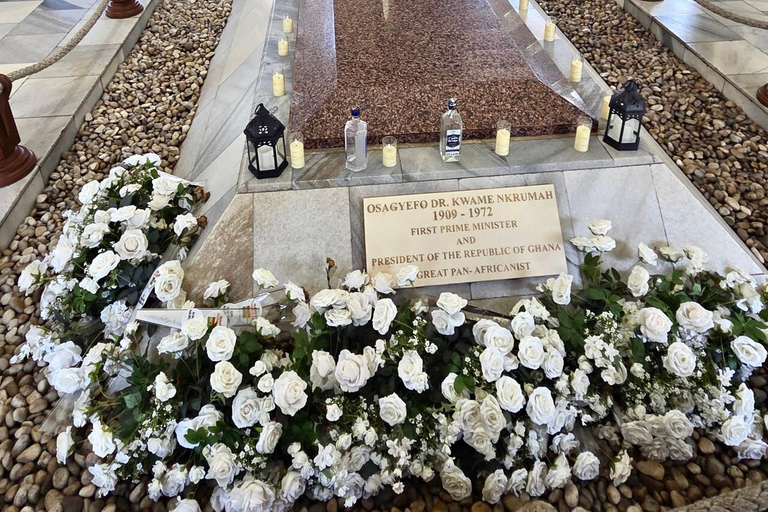 Accra: tour a piedi con pranzo e ingresso al mausoleo