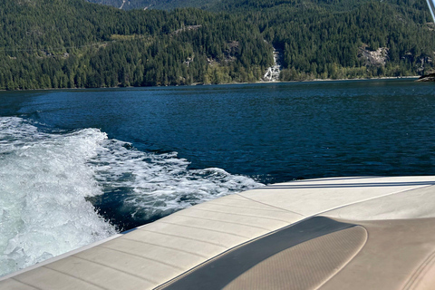 Vancouver: Private Granite Falls Boat Tour