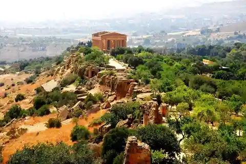 AGRIGENTO: VALLEY OF THE TEMPLES and HISTORIC CENTER by E-BIKE with LUNCH INCLUDED