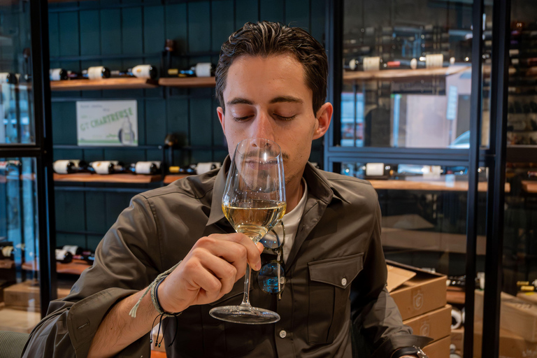 Intimate champagne tasting in the heart of Nice