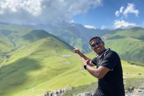 Tbilisi: Private Kazbegi Tour - Mineral Water & Travertines