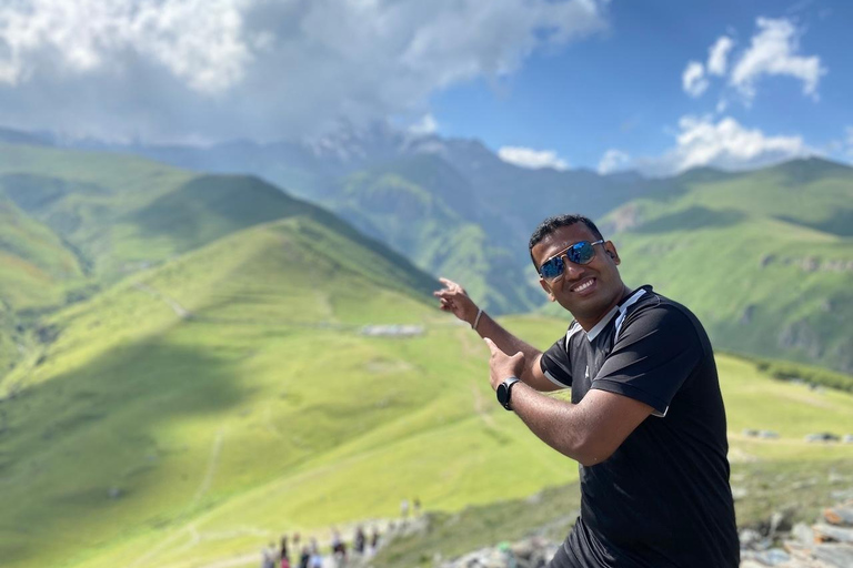 Tbilisi: Private Kazbegi Tour - Mineral Water & Travertines