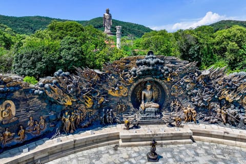 From Shanghai: Wuxi Lingshan Buddha & Nianhua Bay Tour