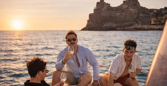 Boat cruise in the Gulf of Poets with swimming and karaoke