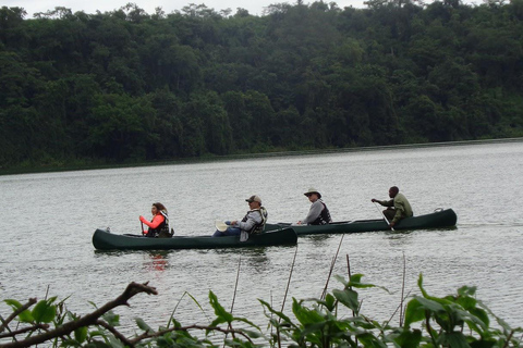 Arusha: Caminhada guiada na natureza, canoagem e piquenique no Lago Duluti