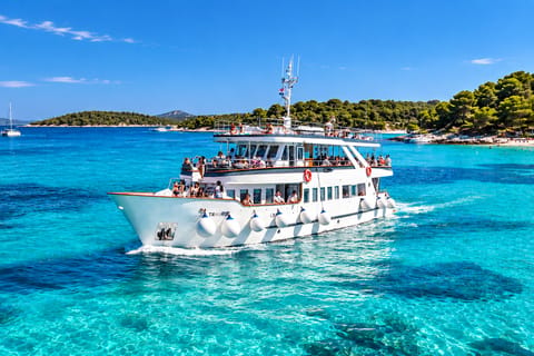 Split: Blue Lagoon & 3 islands - lunch, drinks & snorkeling