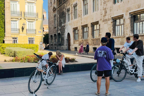 Valencia: Historic Center and City of Arts Guided Bike Tour Small Group in French