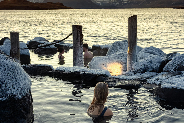 Von Reykjavik aus: Hvammsvík Hot Spring mit Transport