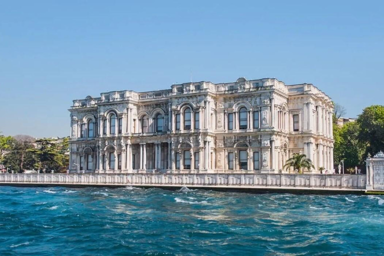 Croisière du soir sur le Bosphore à IstanbulVisite guidée en bateau du Bosphore à Istanbul en soirée