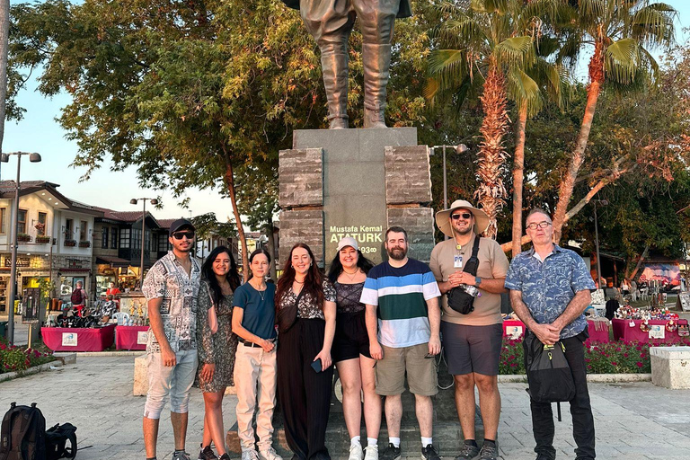 Antalya : Visite guidée à pied de la vieille ville et de ses points fortsVisite privée à pied de la vieille ville d'Antalya